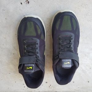 Boys Nike Flyease Sneakers size 5Y